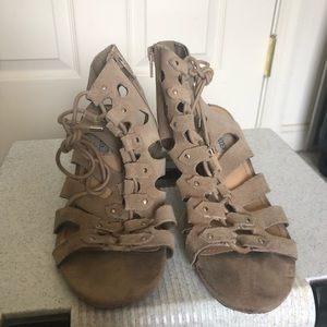 Steve Madden Tan Suede heels